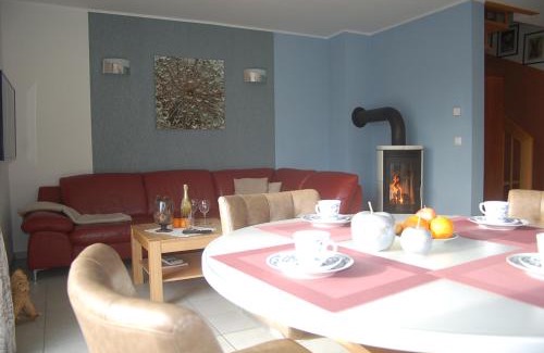 Tanne House | Cozy Zaunkönig Cottage with Fireplace and Sauna Retreat