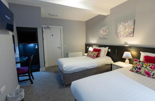 Listowel Bed & Breakfast | Elegant Behan's Horseshoe Bar & Restaurant - Family Friendly Stay