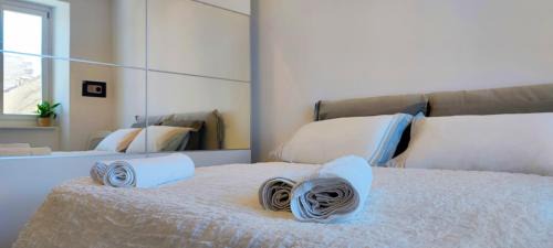 Borgo Dora Apartment | Discover Comfort: Behind Duomo Apartment with Parking