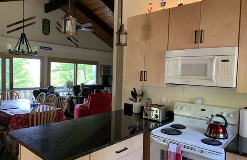 Bartlett Ski Chalet | Convenient Retreat Behind Storyland with Mountain Views