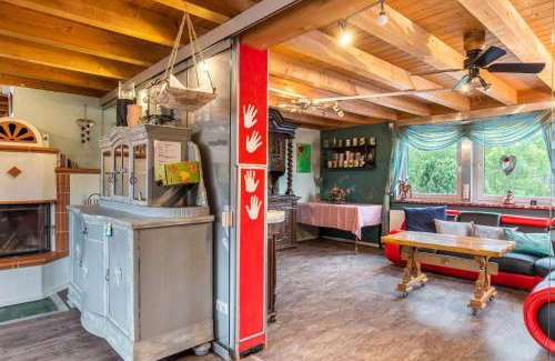 Volkersweiler House | Enchanting Retreat at bei den Holzäppeln with Pool & Pets