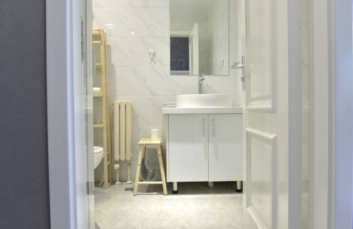 Beijing Apartment | Inviting Studio Retreat Near Subway with Spa and Hot Tub