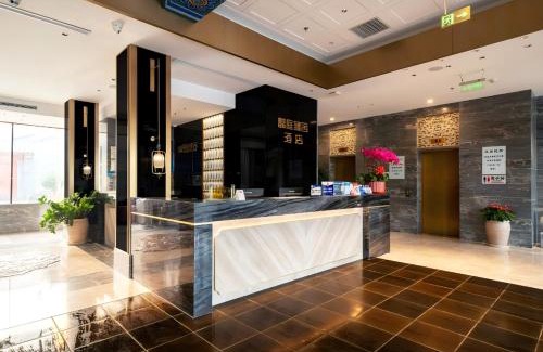 Downtown Beijing Hotel | Beijing Tiananmen Square BianYiFang Hotel - steps The Forbidden City - strolling through the imperial gardens is incredibly easy - The guest rooms blend modern comfort with Chinese charm - Peking duck - living in history Your Beijing adventure begins here