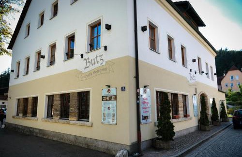 Worth an der Donau Hotel | Pet-Friendly Retreat at beim Butz with Great Amenities