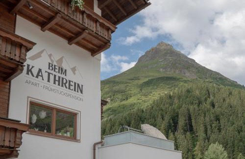 Galtur House | Discover Beim Kathrein: Family-Friendly Retreat with Dining