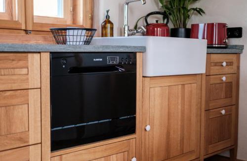 Strem House | Explore Kellerstöckl - Pet-Friendly Retreat with Dining & Spa