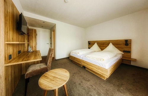 Bobenthal Hotel | Outstanding Beim Mühlenwirt: Guest Rated 10/10 with Breakfast