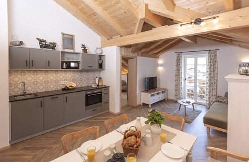 Truchlaching Apartment | Discover "Beim Plößl" Dorfblick: Family-Friendly Retreat
