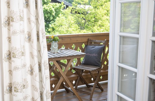 Truchlaching Apartment | Discover "Beim Plößl" Dorfblick: Family-Friendly Retreat