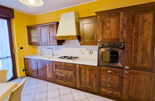 Beinasco Apartment | Relax in Beinasco: 2-Bedroom Apartment with Spa & Kitchen