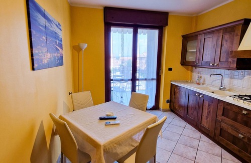 Beinasco Apartment | Relax in Beinasco: 2-Bedroom Apartment with Spa & Kitchen