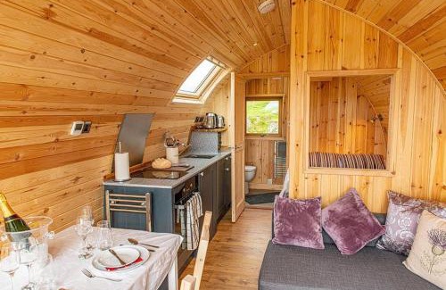 Aberfeldy House | Premier Beinn A Ghlo Glamping Pod with Hot Tub & Pets Welcome