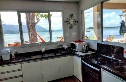 Caiacanga House | Unwind at Beira Mar: Private Beach & Breathtaking Sunset