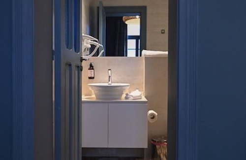 Gemmayzeh House | Experience Beit Tamanna: 5-Star Haven with Family Amenities