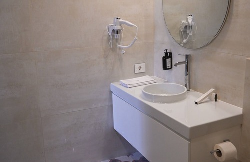 Gemmayzeh House | Experience Beit Tamanna: 5-Star Haven with Family Amenities