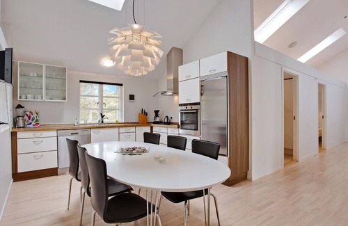 Læsø House | Cozy "Beka" Hotel - Steps from the Sea with Ocean Views