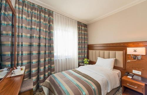 Beyazit Hotel | Relax at Bekdas Hotel Deluxe & Spa with Oceanfront Views
