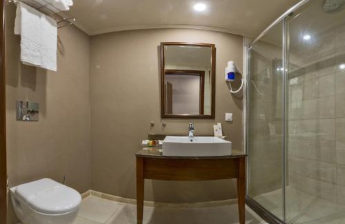 Beyazit Hotel | Relax at Bekdas Hotel Deluxe & Spa with Oceanfront Views