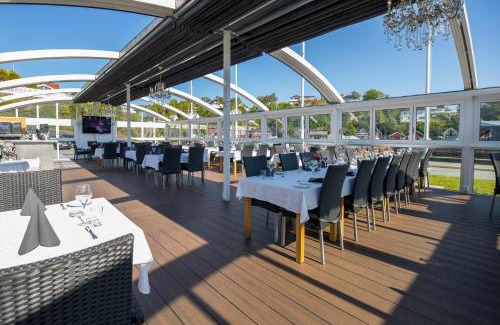 Bekkjarvik Hotel | Oceanfront Retreat at Bekkjarvik Gjestgiveri: Guest Rated 8.6
