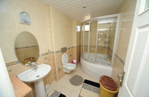 Alanya House | Elegant Bektaş 1 Villa with Inviting Pool Retreat