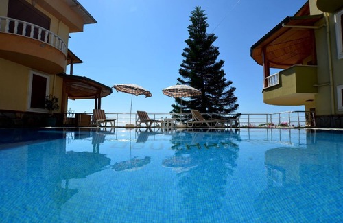 Alanya House | Enjoy a Serene Stay at Bektaş 3 Villa with Pool Access
