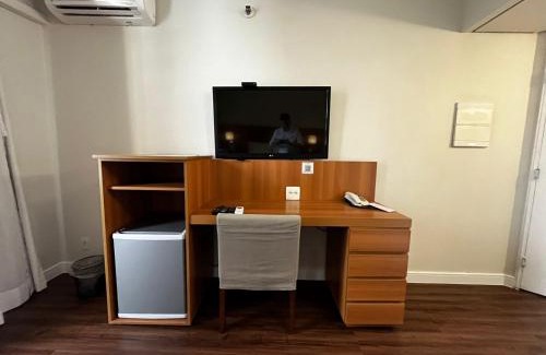 Pinheiros Hotel | Prime Flat in Faria Lima with Pool & Hot Tub Access
