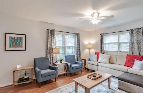 Mobile House | Convenient Bel-Air Bungalow near Midtown and Downtown Mobile