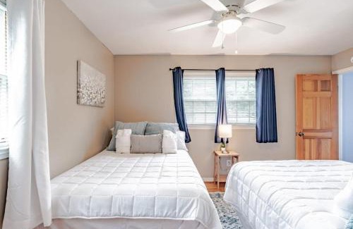 Mobile House | Convenient Bel-Air Bungalow near Midtown and Downtown Mobile