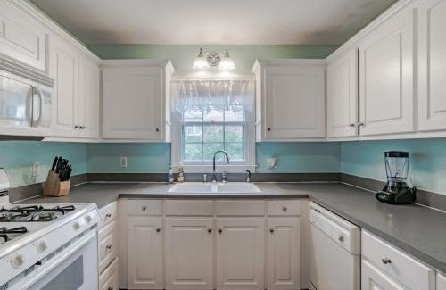 Mobile House | Convenient Bel-Air Bungalow near Midtown and Downtown Mobile