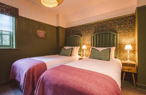 Churt Hotel | Enjoy Family-Friendly Comfort at Bel And The Dragon-Churt