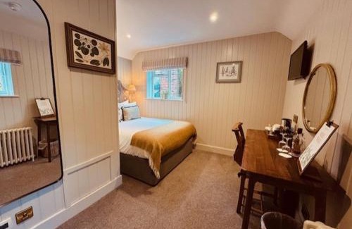 Churt Hotel | Enjoy Family-Friendly Comfort at Bel And The Dragon-Churt
