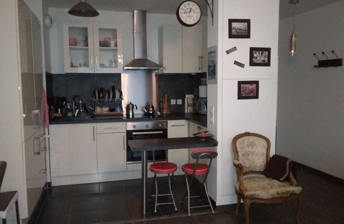 Romainville Apartment | Bel Appart: Ideal Stay Near Central Paris with Balcony
