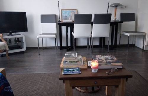 Romainville Apartment | Bel Appart: Ideal Stay Near Central Paris with Balcony