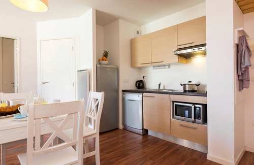 Guidel-Plages Condo | Scenic Sea View Apartment with Pool Access and Breakfast