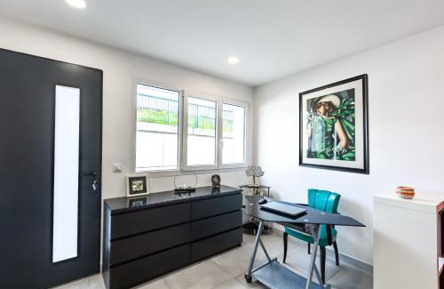 La Varenne Saint-Hilaire Apartment | Comfortable Apartment Near Disneyland with Air Conditioning