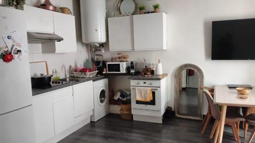 Houilles Apartment | Convenient Apartment 10 Minutes from Paris Attractions