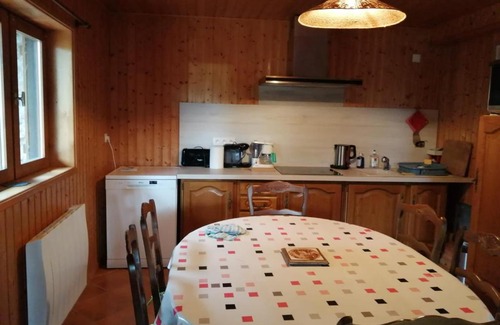 Jarrier Apartment | Cozy Oceanfront Apartment in Scenic Chalet Retreat