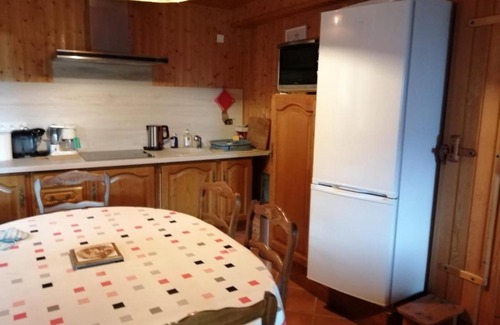 Jarrier Apartment | Cozy Oceanfront Apartment in Scenic Chalet Retreat