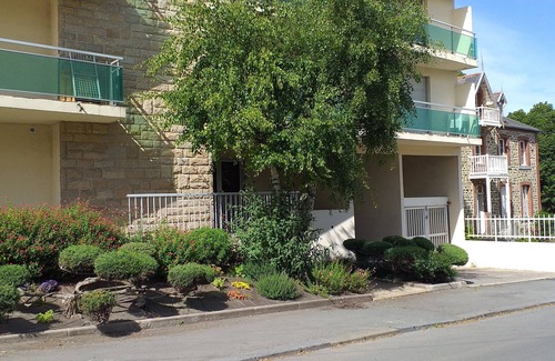 Dinard Apartment | Elegant Apartment with Private Parking and Ocean Views