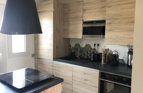 Sanary-sur-Mer Apartment | Stylish 3-Star Apartment Near Port and Beach, Rated 9.7