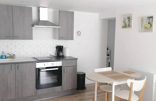 Le Coteau Apartment | Stylish 40m² Apartment in a Quaint Community - Pet Friendly