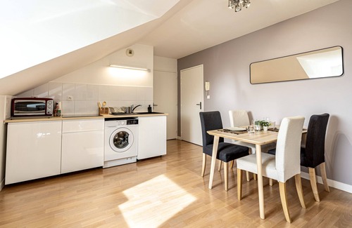 Carantec Apartment | Seaside Retreat: Top-Rated Apartment with Terrace & Views