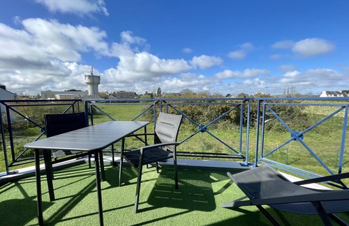 Carantec Apartment | Seaside Retreat: Top-Rated Apartment with Terrace & Views