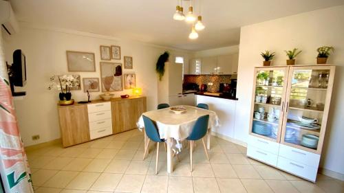Agay Apartment | Seaside Escape: Guest Rated 9/10 with Pool & Family Friendly