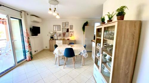 Agay Apartment | Seaside Escape: Guest Rated 9/10 with Pool & Family Friendly