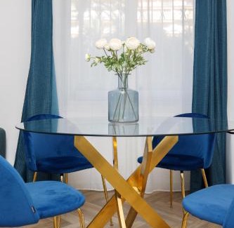 Quartier du Port Apartment | Stunning Apartment in Port de Nice with Terrace & Parking