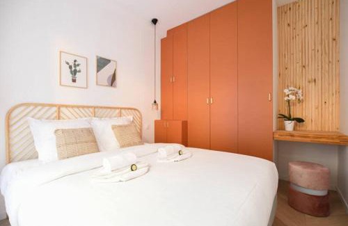 Quartier de la Plaine-de-Monceaux Apartment | Spacious Apartment for 6 Near Iconic Champs Elysees
