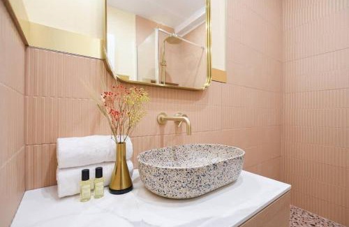 Quartier de la Plaine-de-Monceaux Apartment | Spacious Apartment for 6 Near Iconic Champs Elysees
