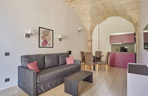 Centre Sud Condo | Bright Apartment Near City Center with Spa and Kitchen