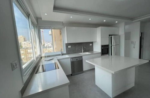 Netanya Apartment | Family-Friendly Retreat at Bel Appartement sur le Kikar